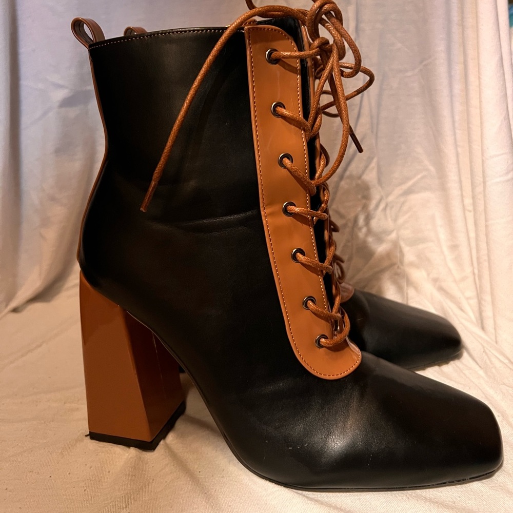 Women’s fashion booties